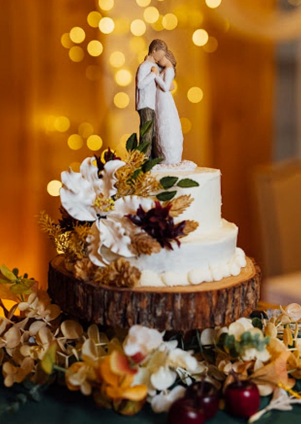 Cake for rustic-themed barn wedding